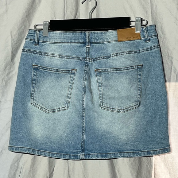 Kendal & Kylie Jean skirt - Picture 2 of 4